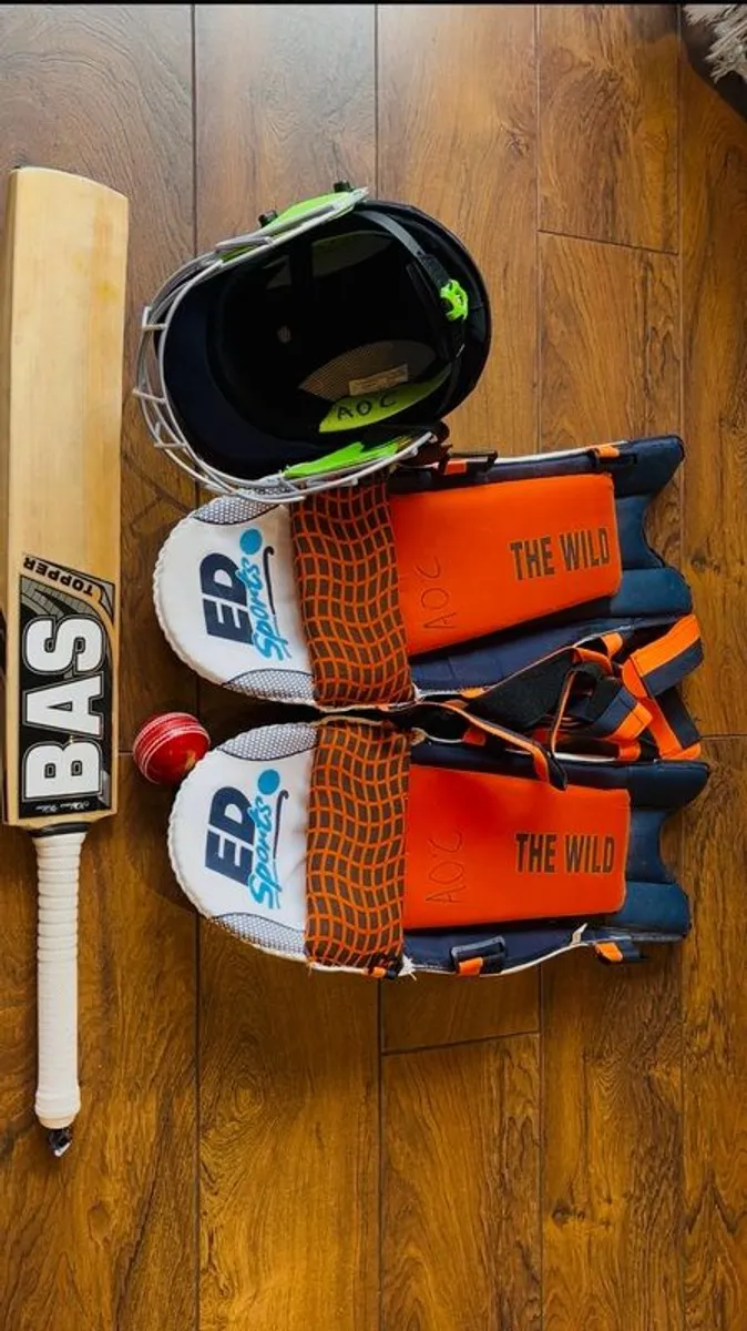 cricket bat, helmet, pads & ball - Image 2