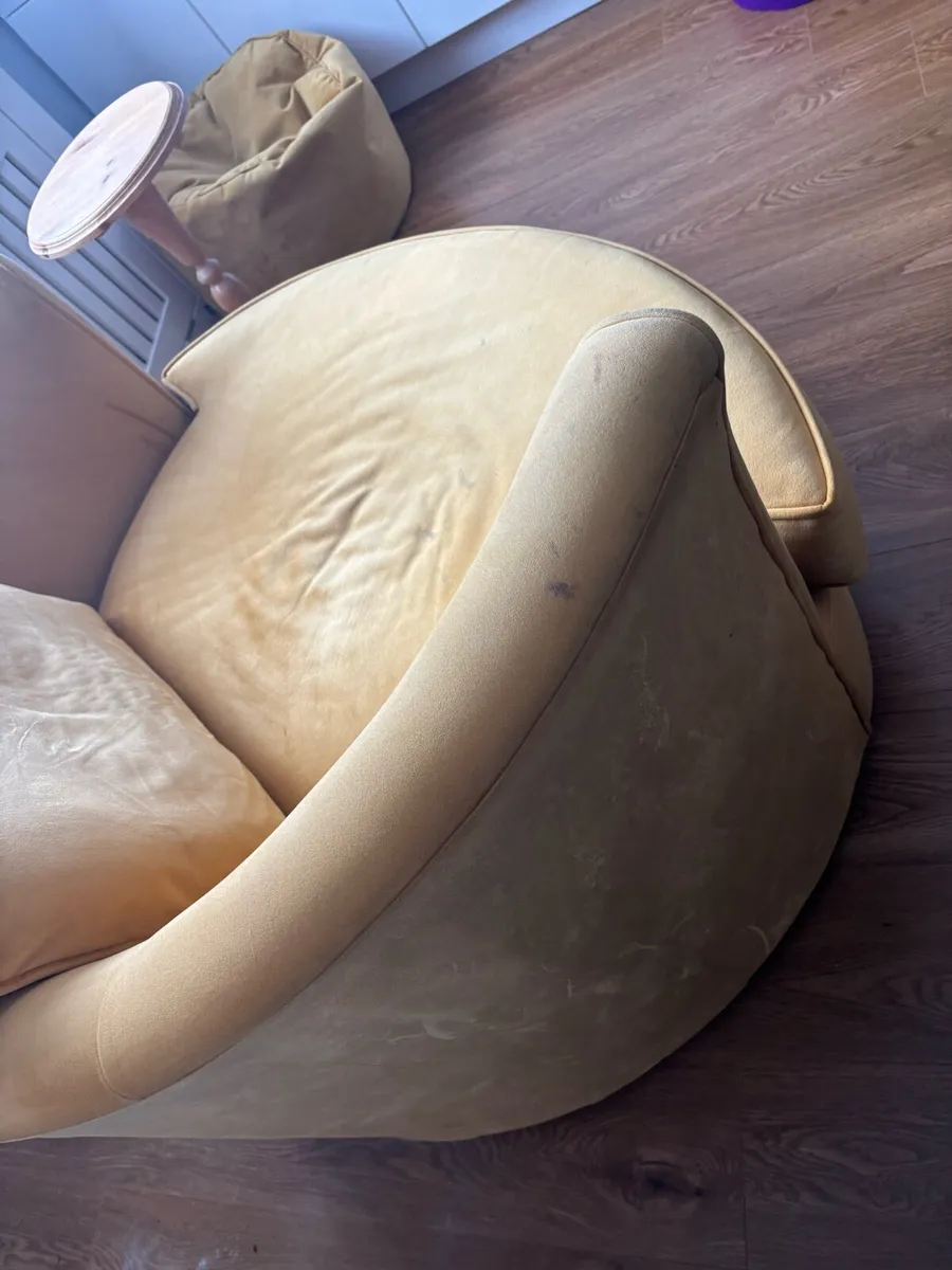 Swivel Chair - Image 4