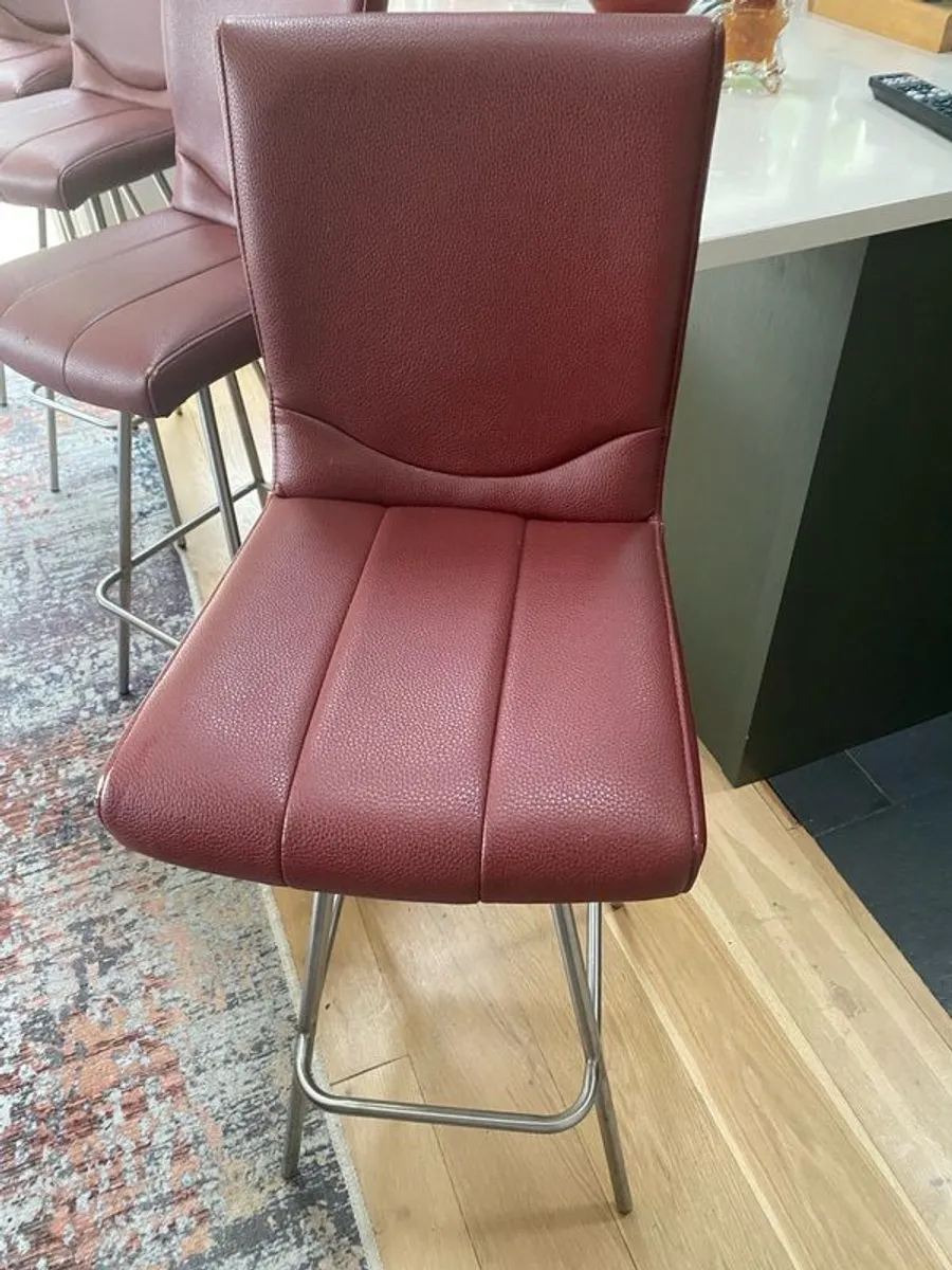 'Red Tree' kitchen high stools in dark red leather - Image 2