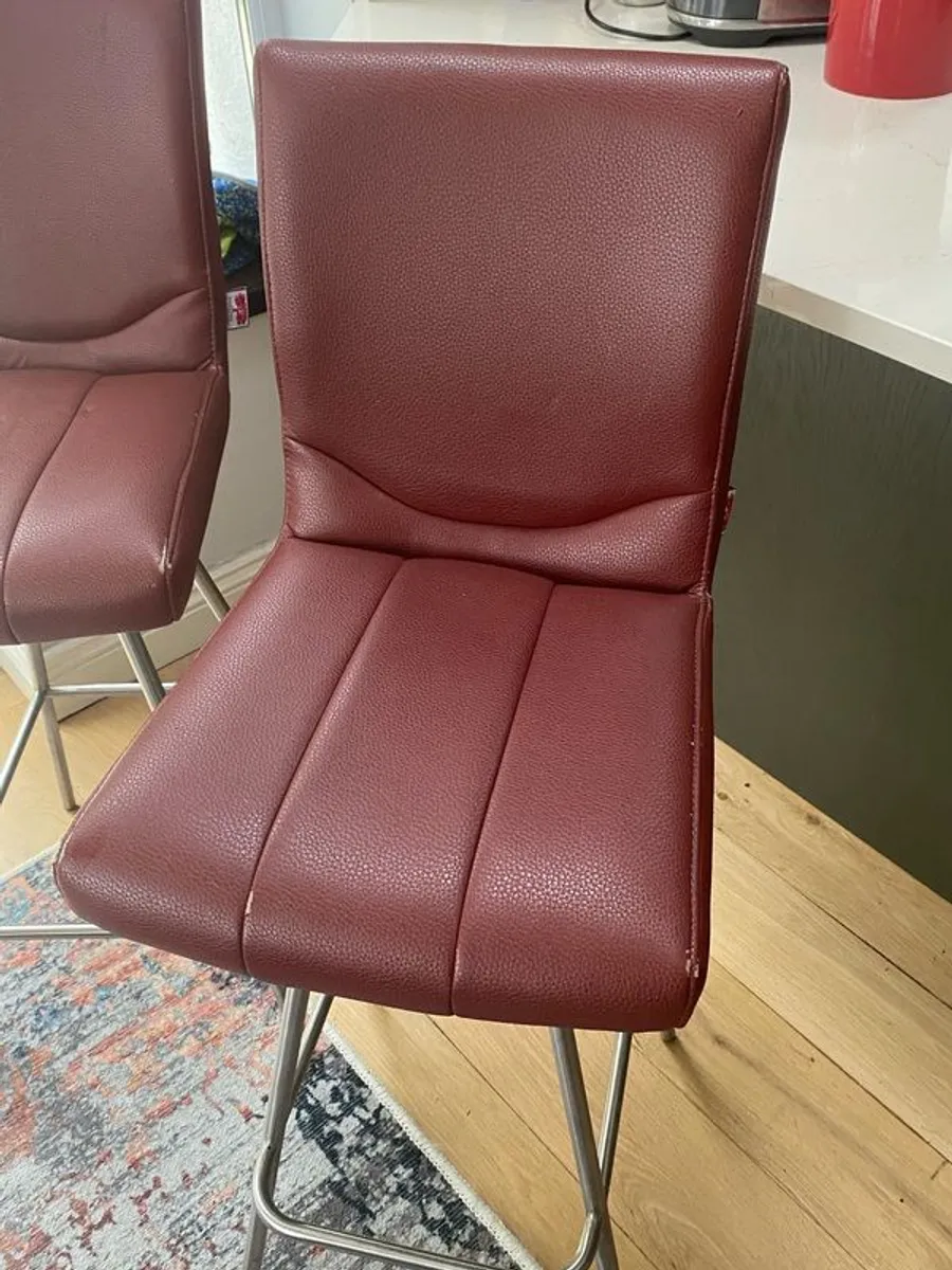 'Red Tree' kitchen high stools in dark red leather - Image 3