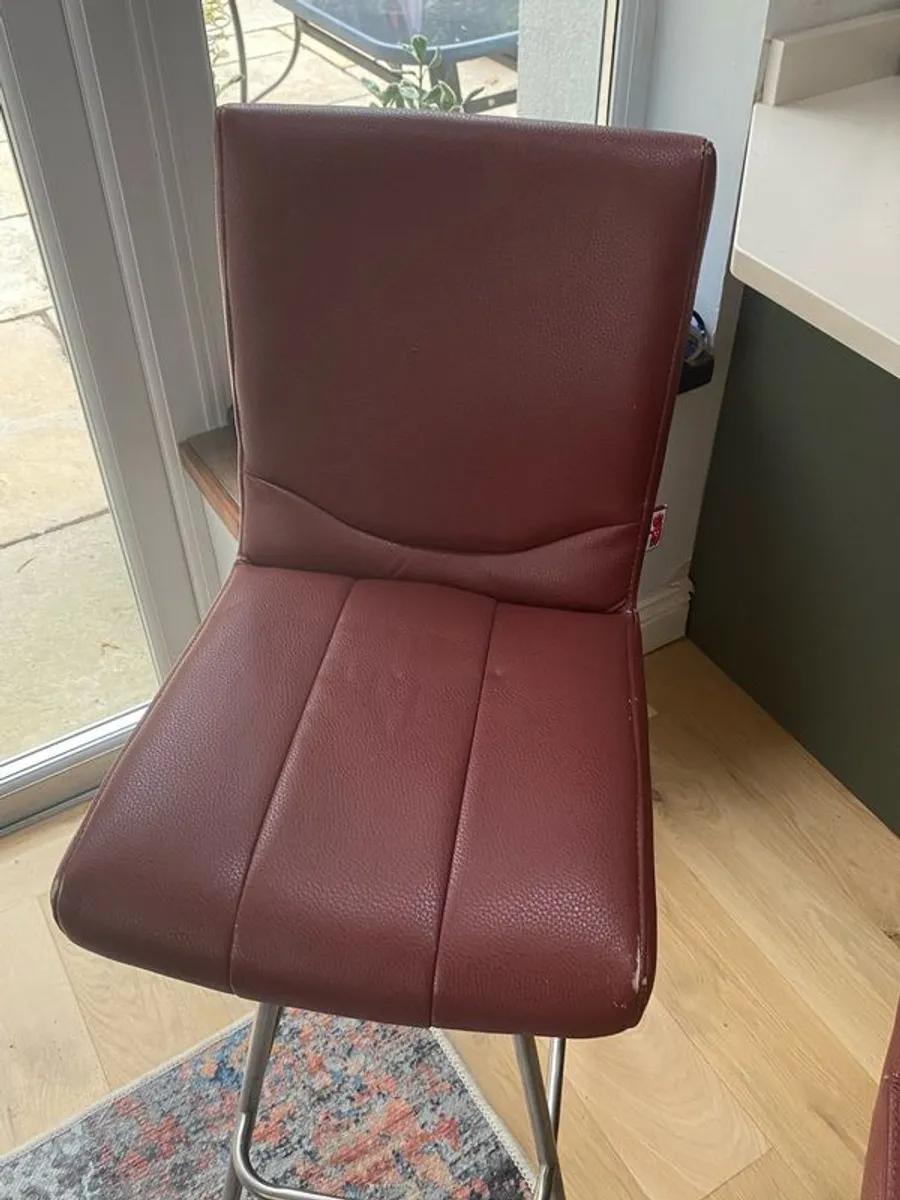 'Red Tree' kitchen high stools in dark red leather - Image 4