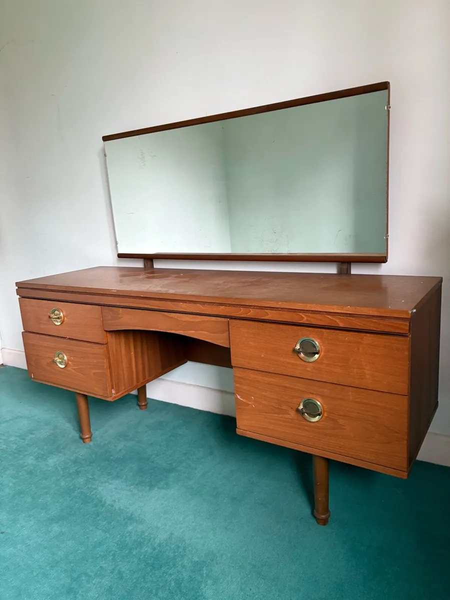 Old bedroom furniture - Image 1