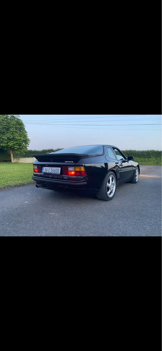 Porsche 944 - Image 2