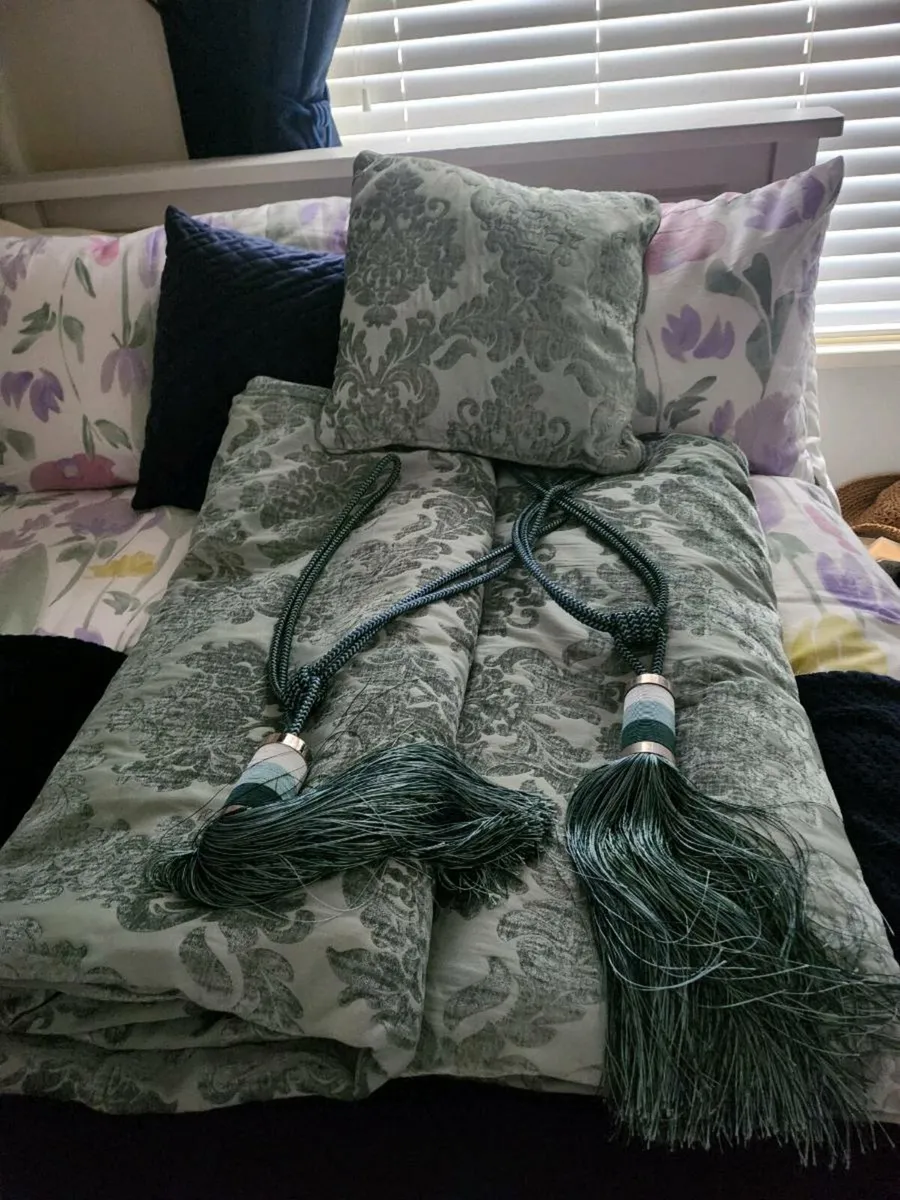 Curtains - Image 1