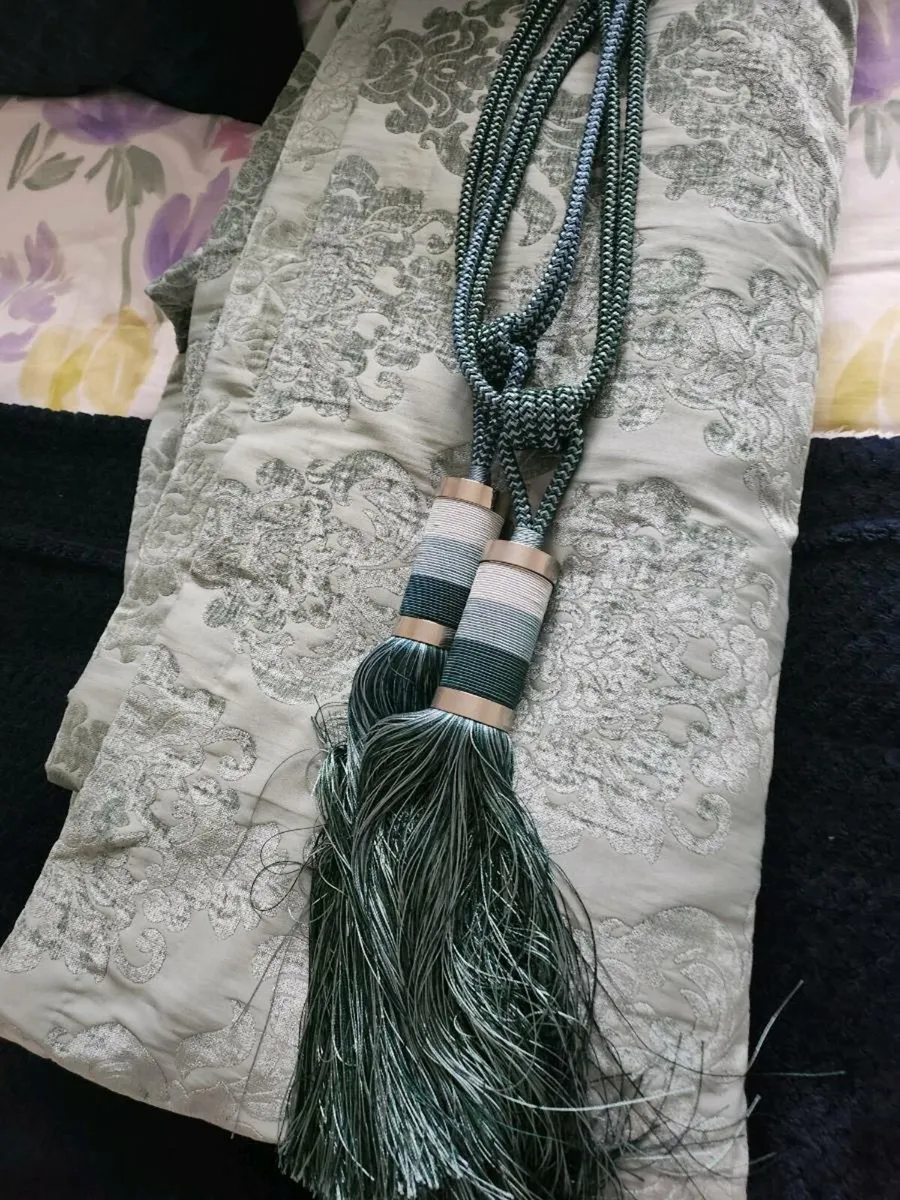 Curtains - Image 3