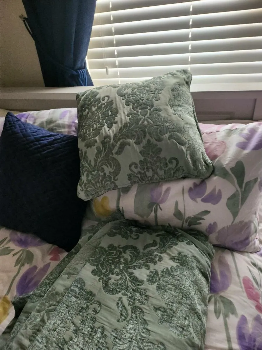 Curtains - Image 4