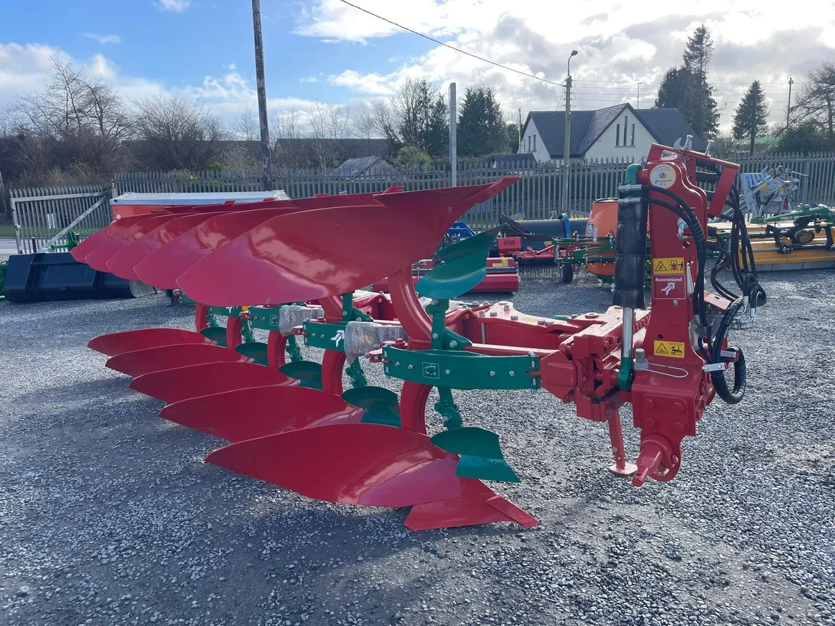 🌟 Kverneland ES85 5 Furrow Ploughs 🌟 - Image 1