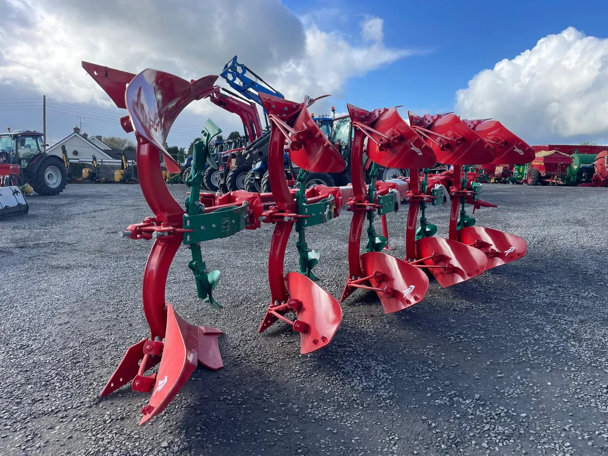 🌟 Kverneland ES85 5 Furrow Ploughs 🌟 - Image 3