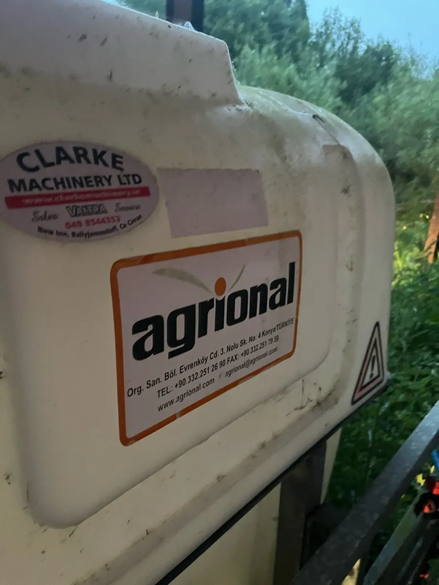 600 litre sprayer - Image 2