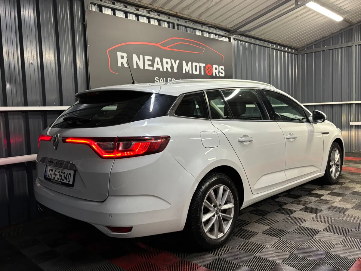2017 Renault Megane DYNAMIQUE NAV Manual - Image 3