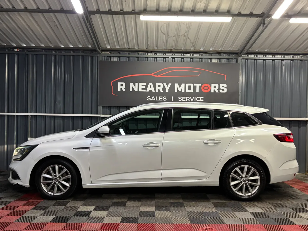2017 Renault Megane DYNAMIQUE NAV Manual - Image 4