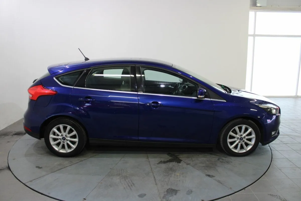 Ford Focus 1.0 Ecoboost 125PS Titanium - Image 3