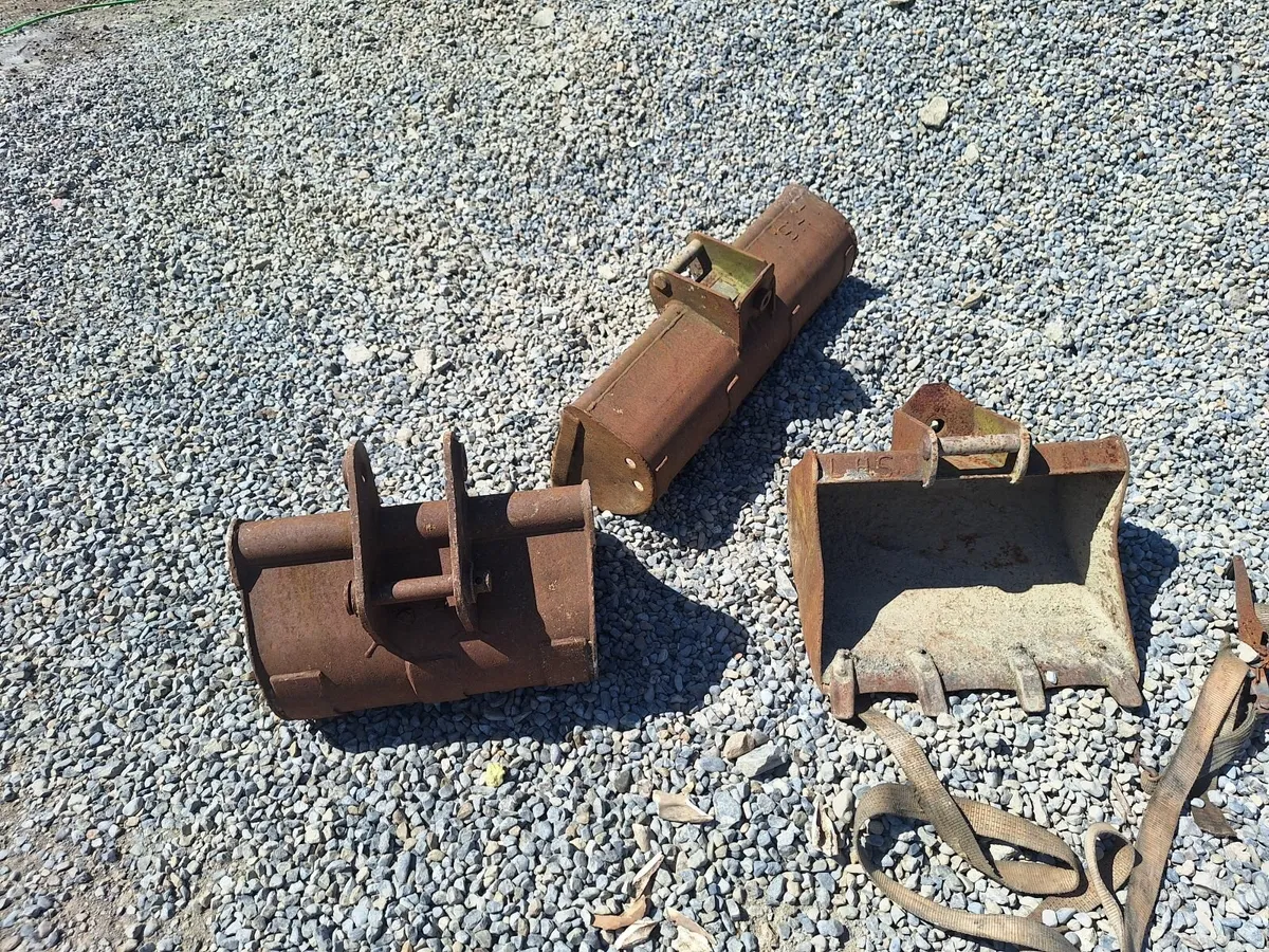 Mini digger buckets - Image 1