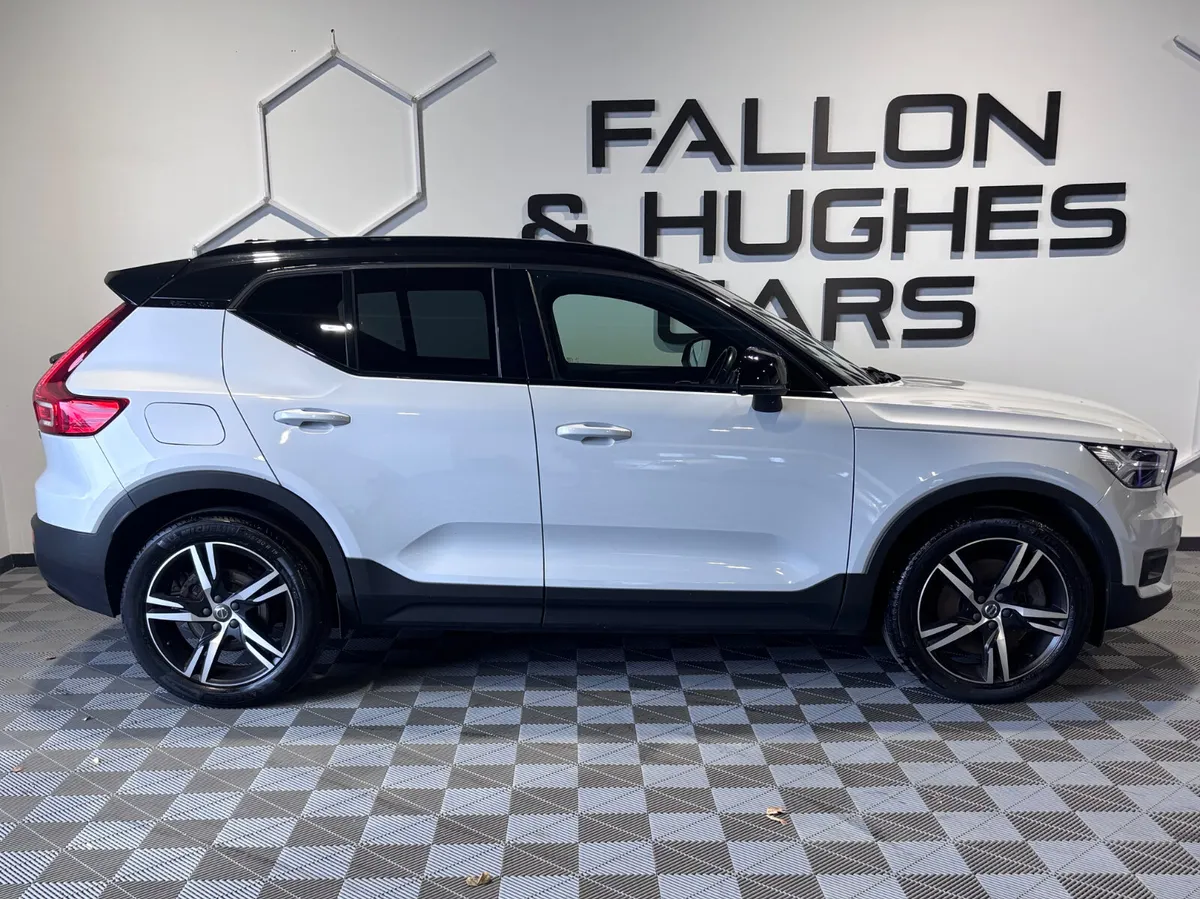 2021 VOLVO XC40 R-DESIGN T5 RECHARGE HYBRID - Image 4