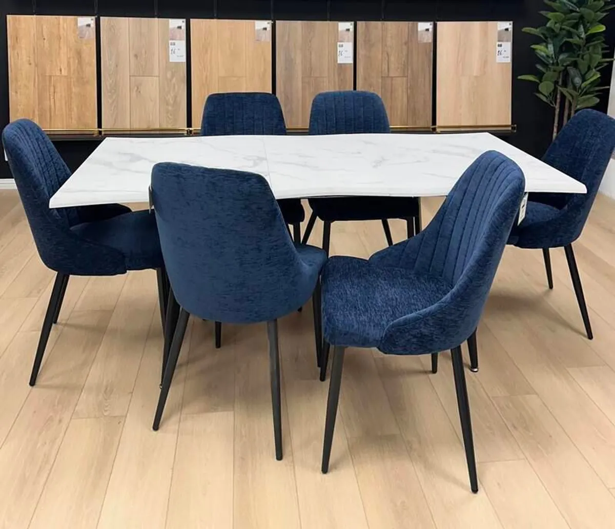 Extendable dining table set with chairs - Image 1