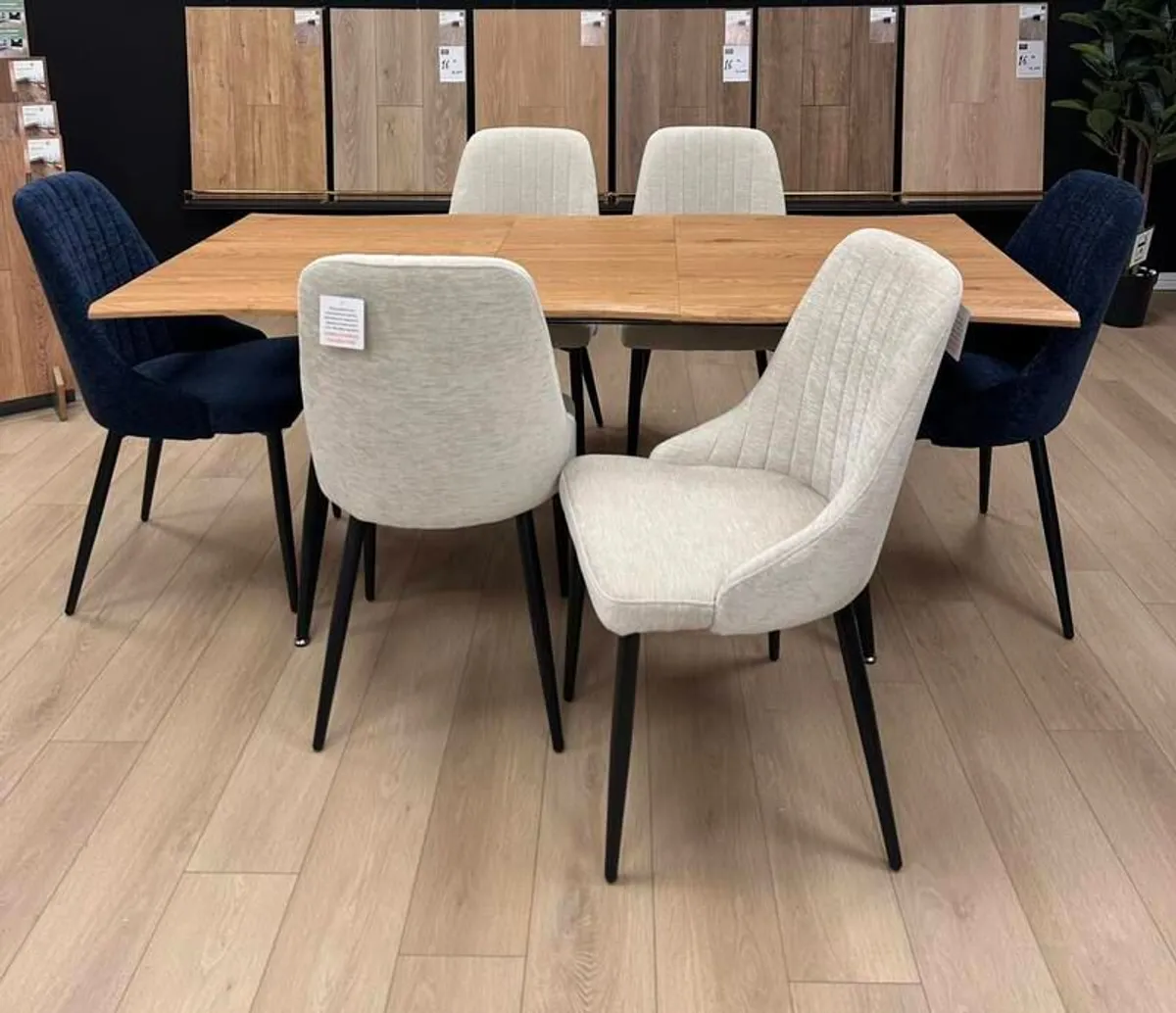 Extendable dining table set with chairs - Image 3