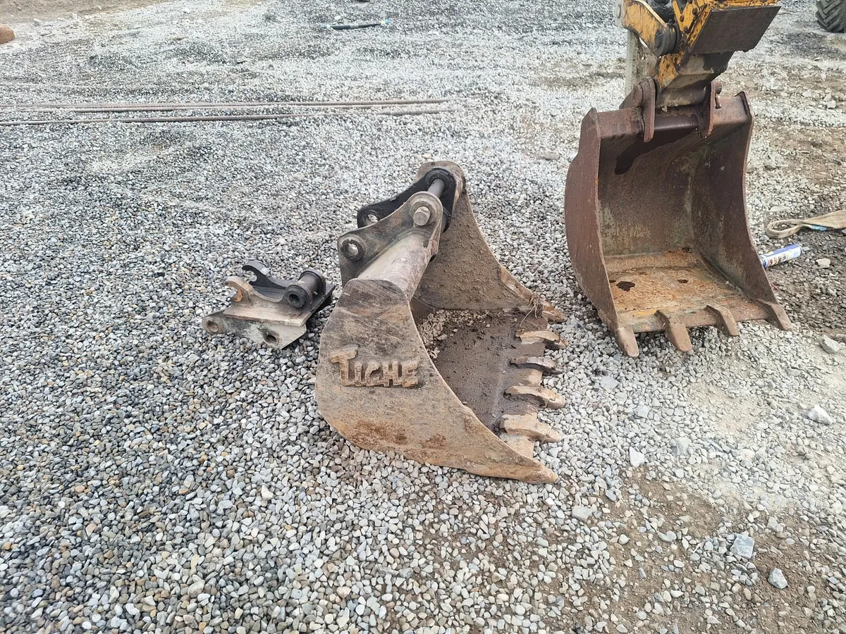 Tighe digger bucket and quick hitch - Image 4