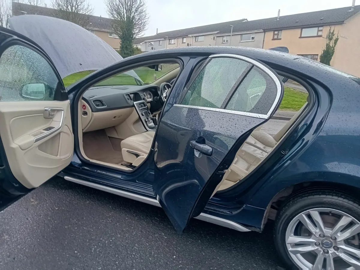 Volvo S60 2010 - Image 1