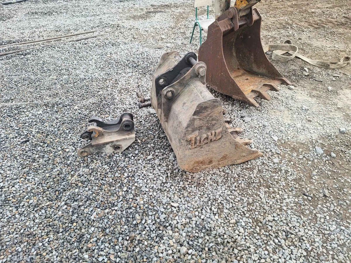 Tighe digger bucket and quick hitch - Image 4