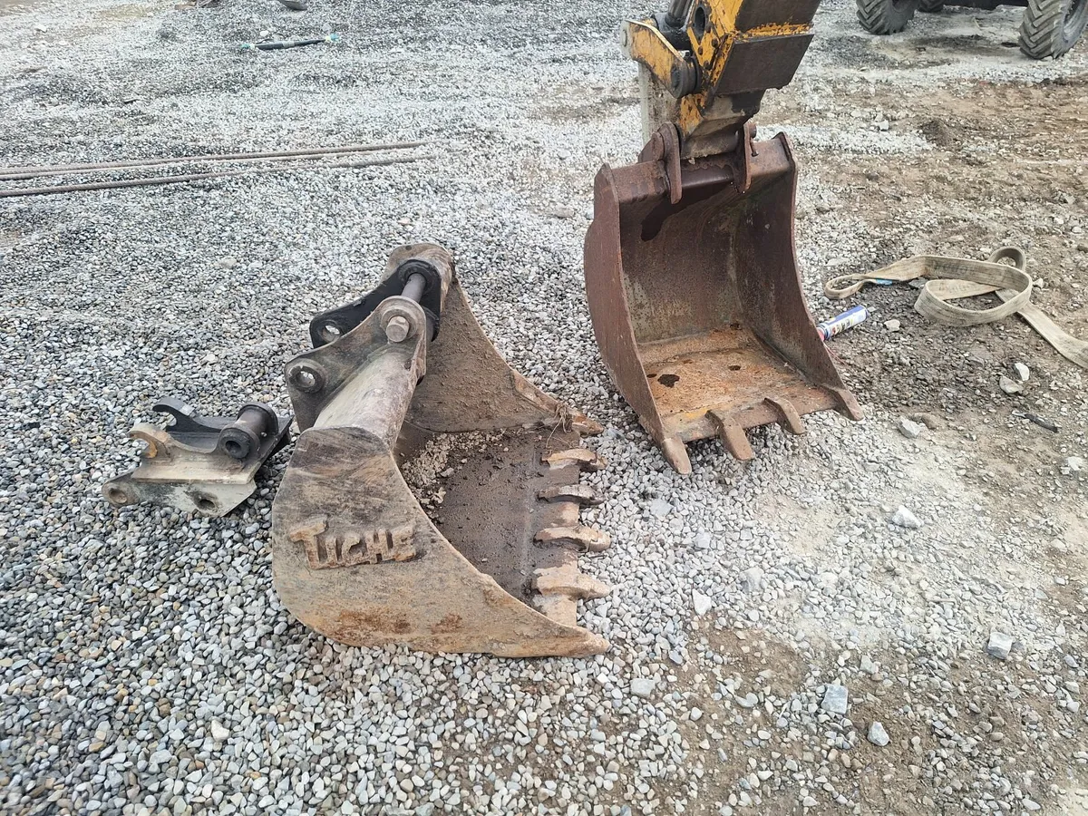 Tighe digger bucket and quick hitch - Image 1