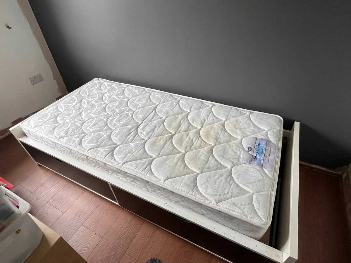 Single bed with mattress - Image 2