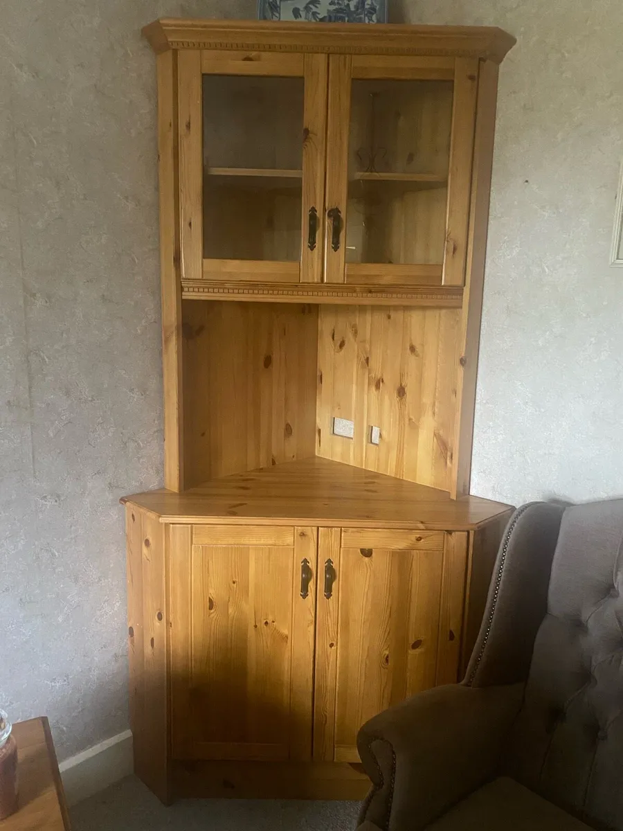 Wooden cabinet - Image 1