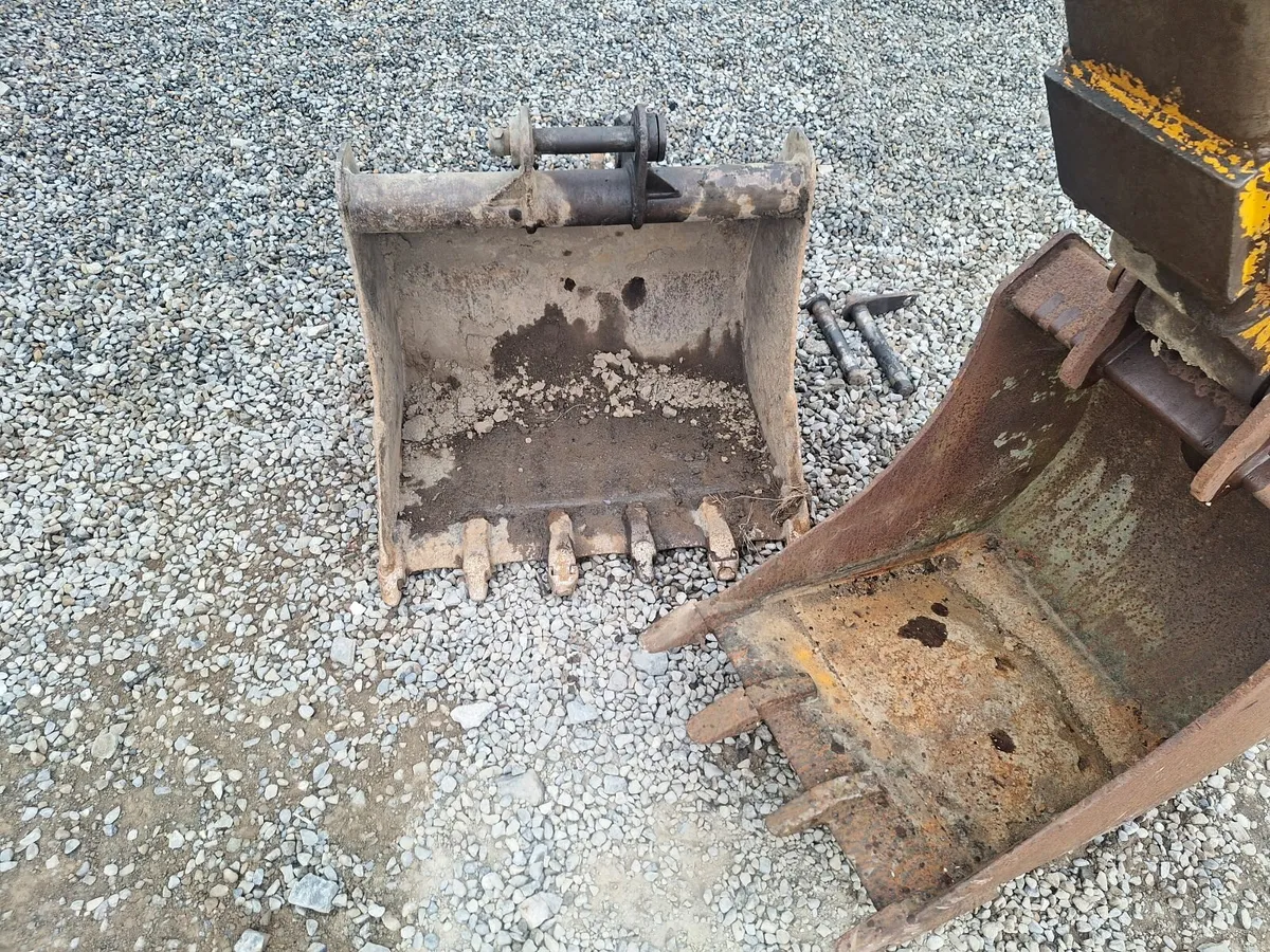 Tighe digger bucket and quick hitch - Image 3