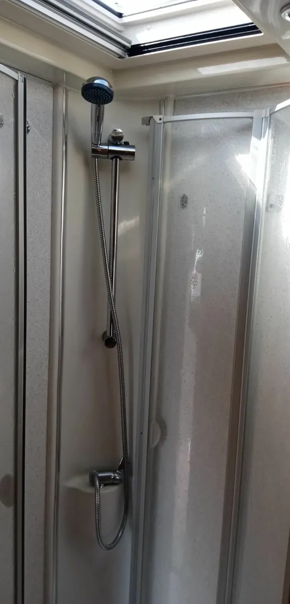 Touring caravan - Image 3