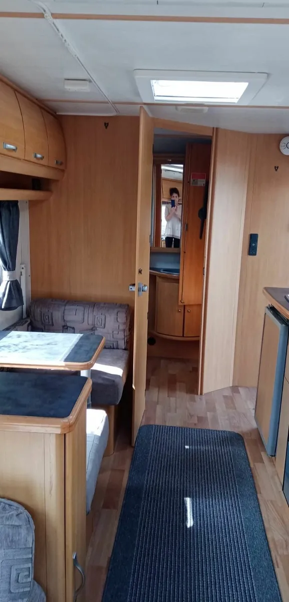 Touring caravan - Image 4