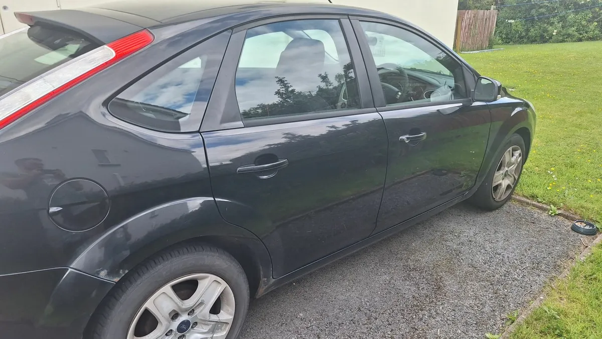 Ford Focus 2010 - Image 3