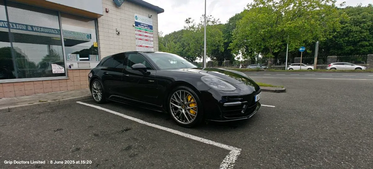 Porsche Panamera Turbo s e hybrid sports turismo - Image 1