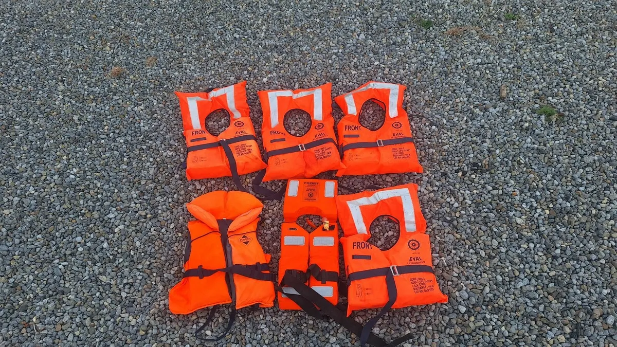 Life jackets - Image 2