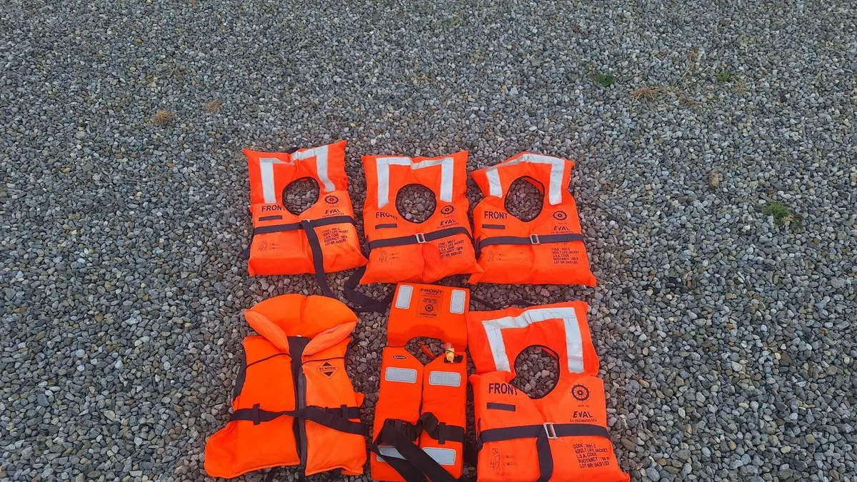 Life jackets - Image 3