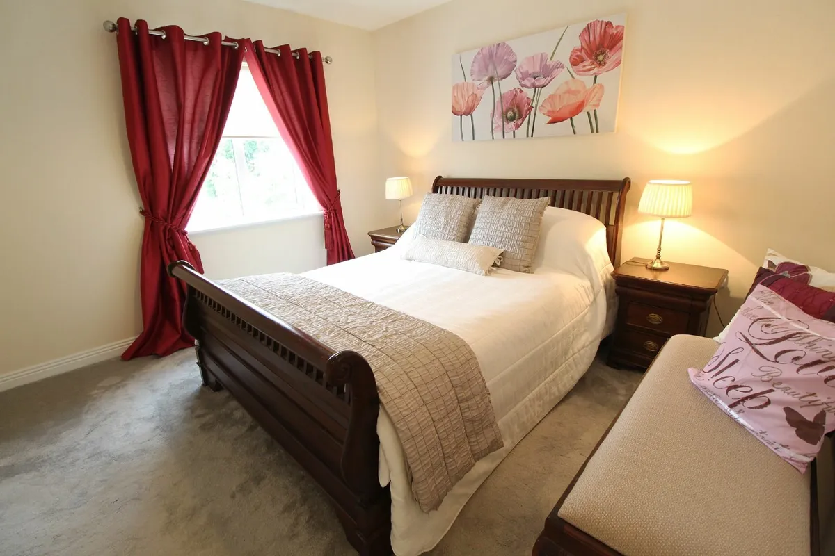 Bed, lockers, chaise lounge