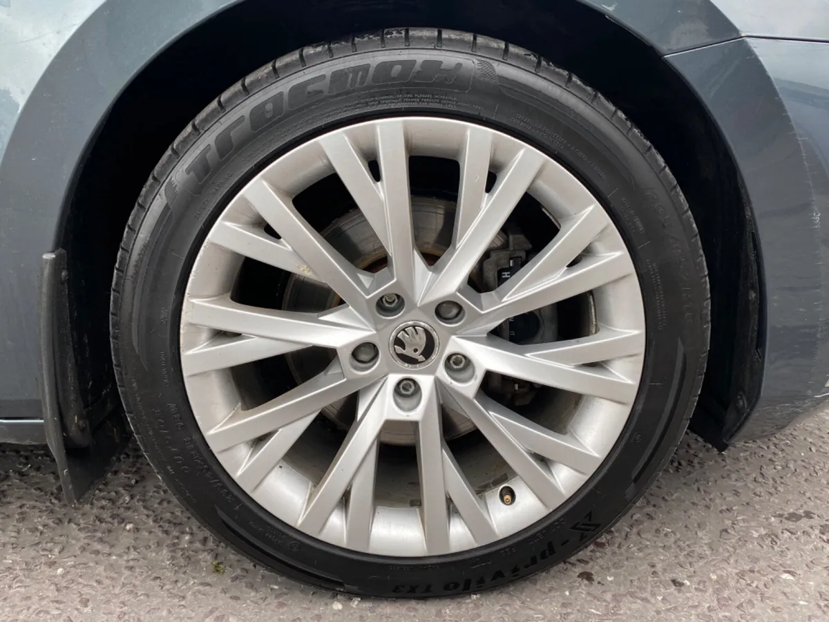 Skoda Superb IV PHEV STY 1.4tsi 218HP 2020 (201) - Image 3