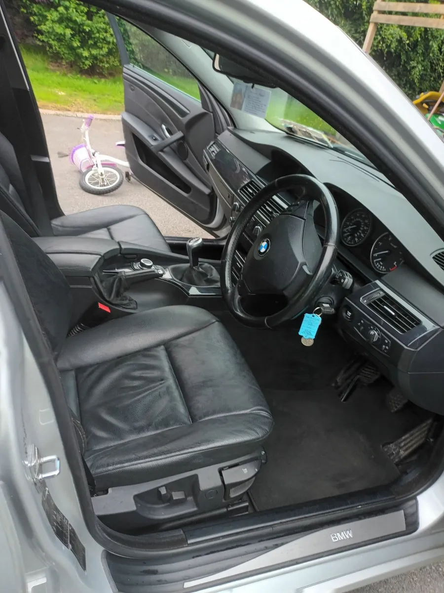 BMW 5-Series 2009 - Image 1