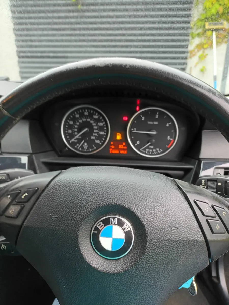 BMW 5-Series 2009 - Image 2