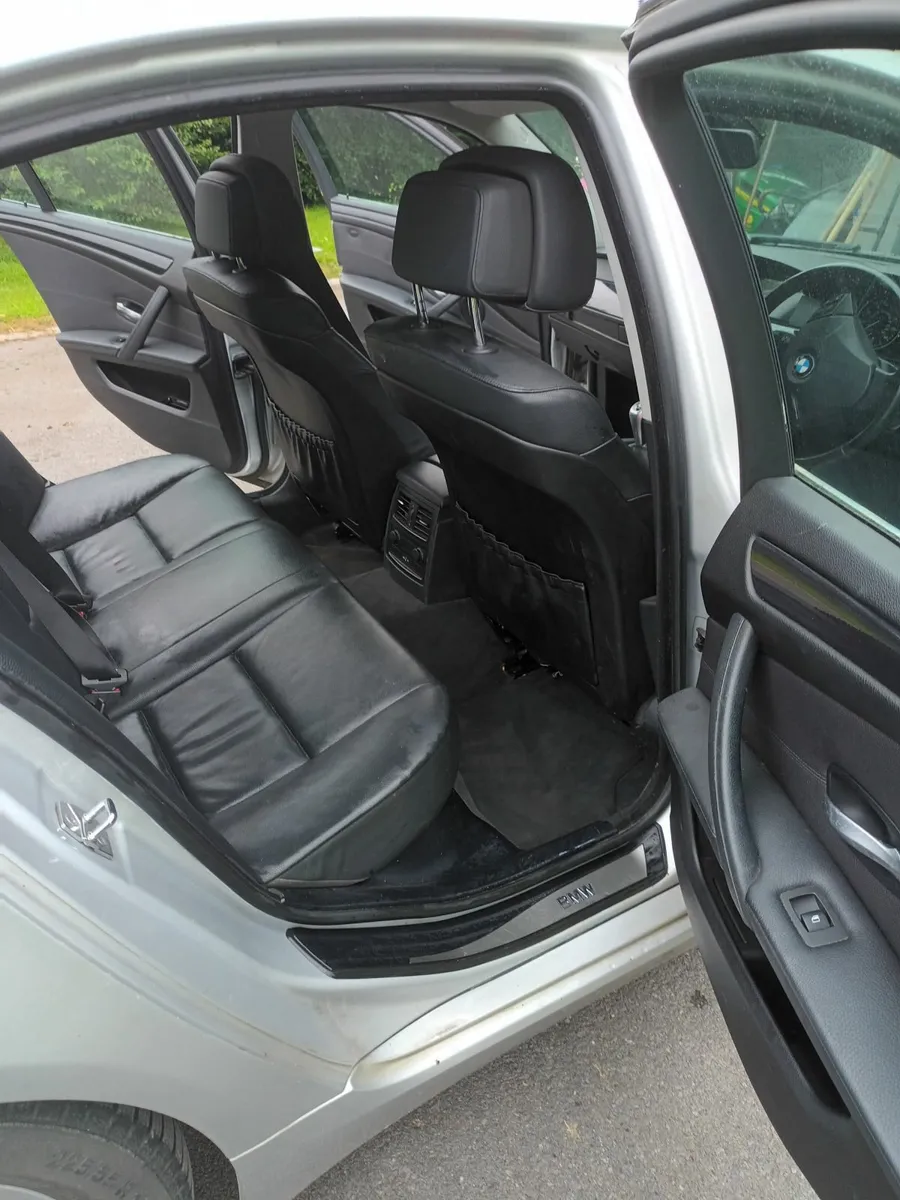 BMW 5-Series 2009 - Image 3