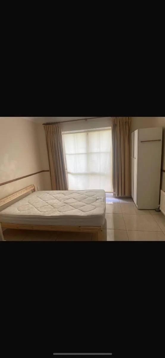 Bed - Image 1