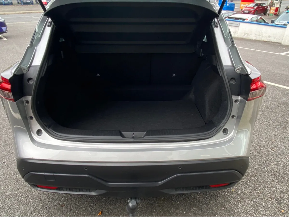 Nissan Qashqai QQ 1.3 HYB SV MY2 4DR - Image 4