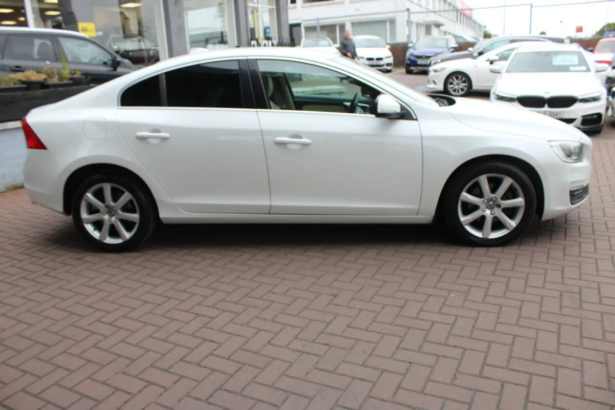 Volvo S60D4 SE LUXURY 4DR SALOON AUTOMATIC - Image 3
