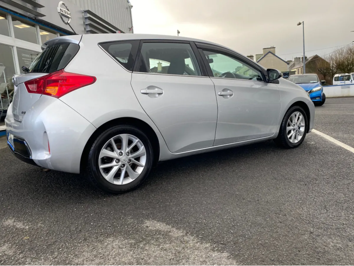 Toyota Auris 1.4 D-4D LUNA NG 4DR - Image 2