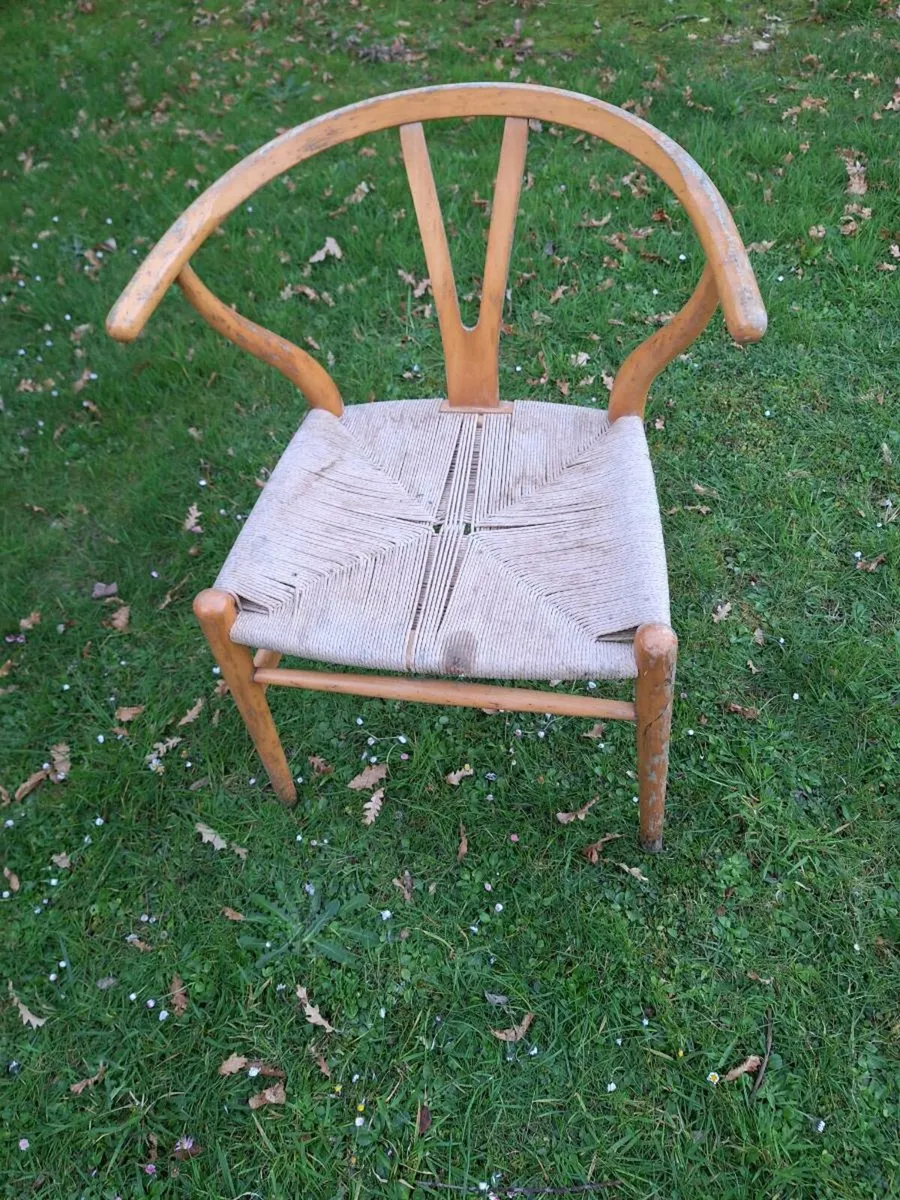 Wishbone chair - Image 1
