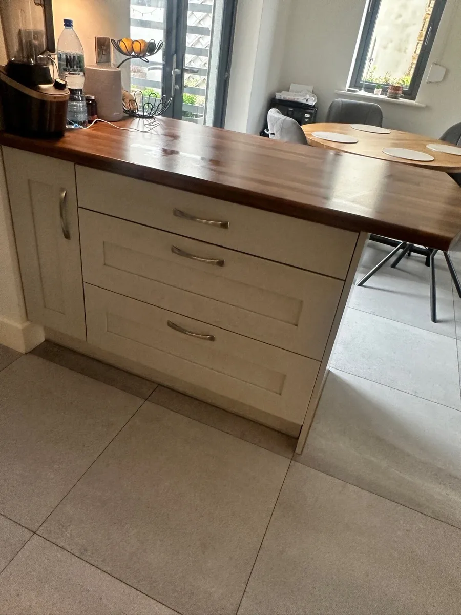Kitchen Island - Image 1
