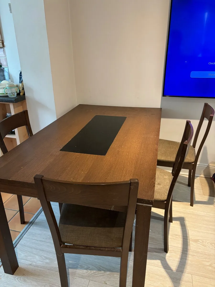 Dining table - Image 1