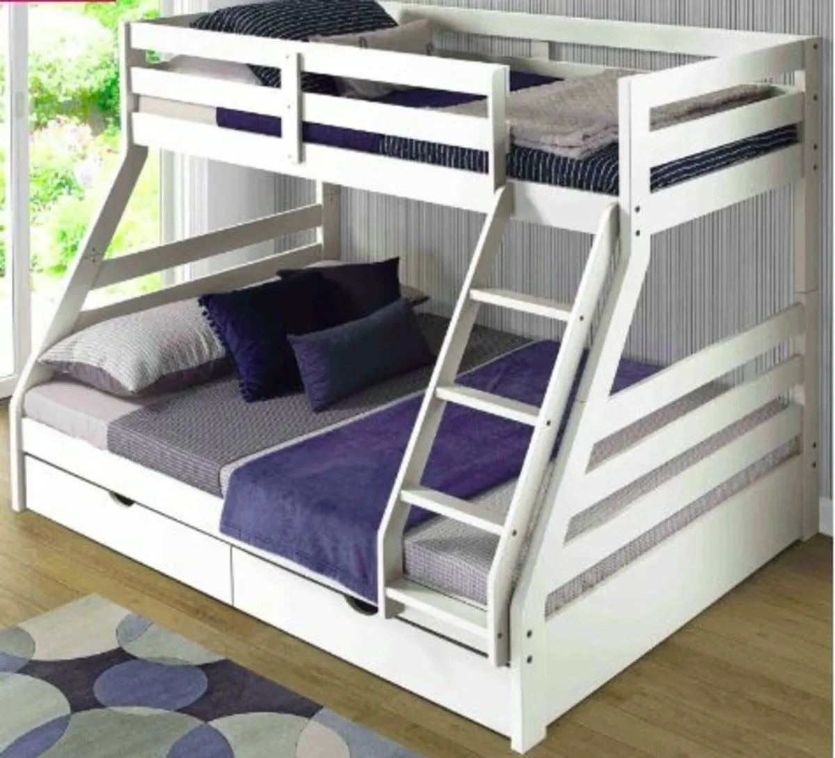 Triple sleeper bunkbed with storage drawers
