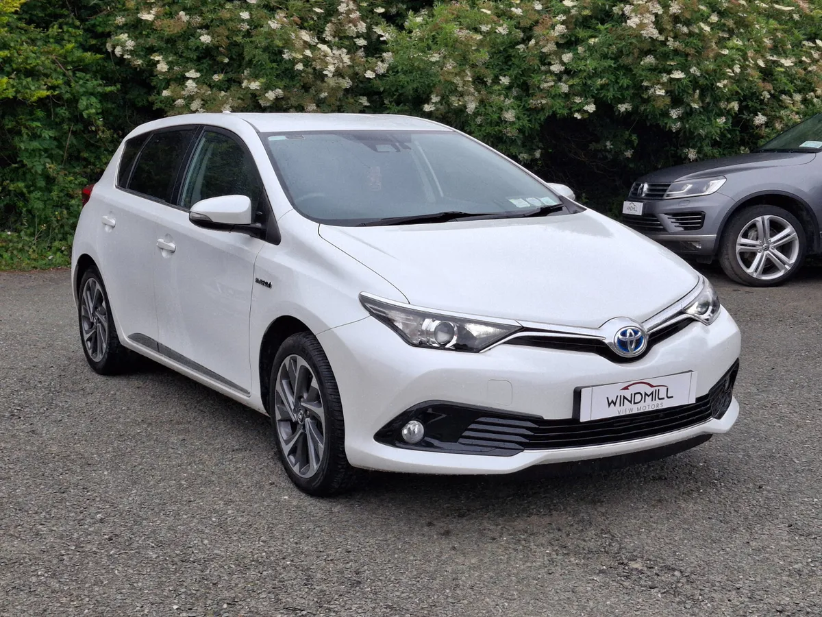 TOYOTA AURIS HYBRID SOL 4DR AUTO 2017(17) - Image 3