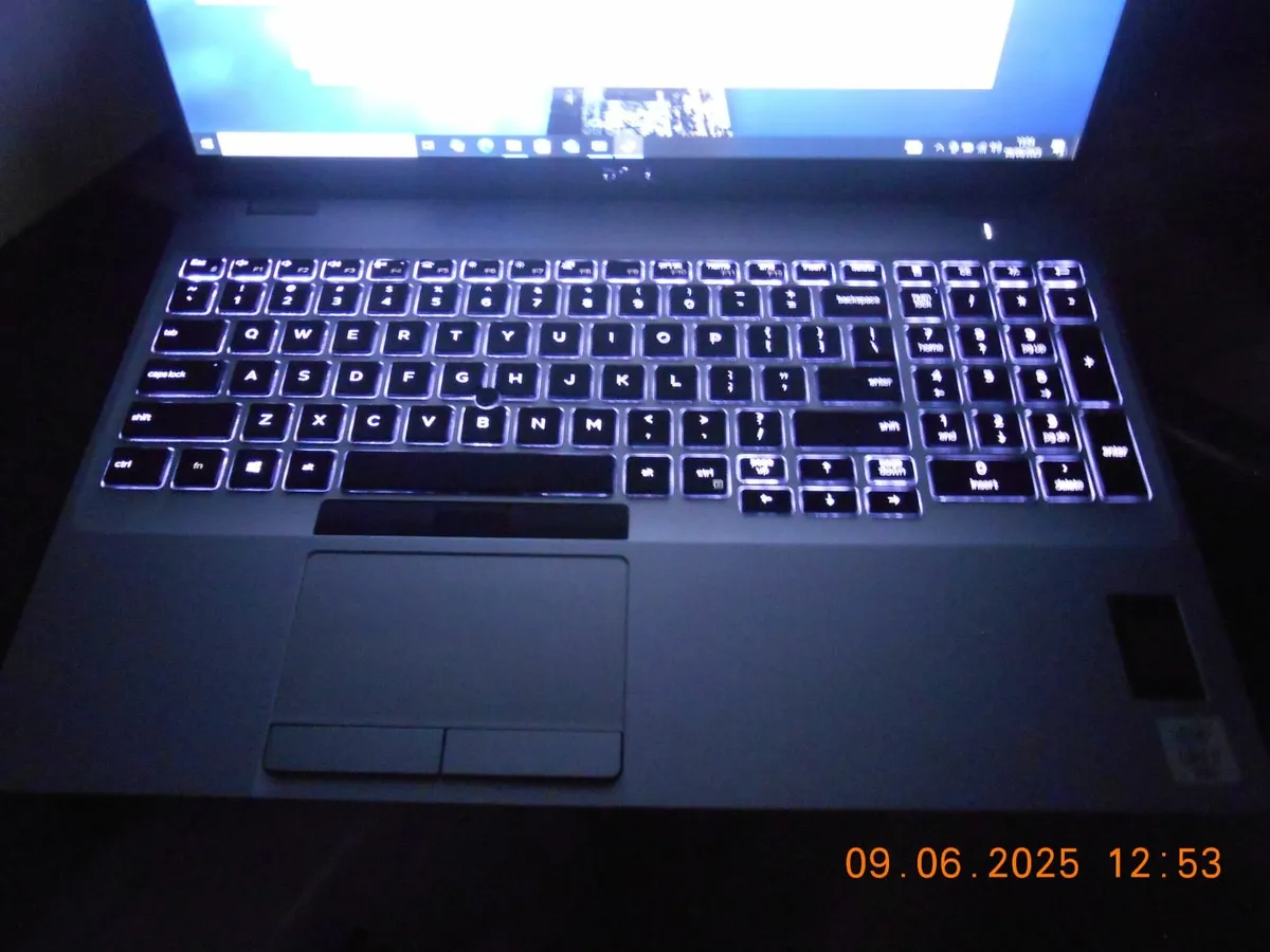 DELL Latitude 5511 15.6 ” Intel i7 10th Gen - Image 3