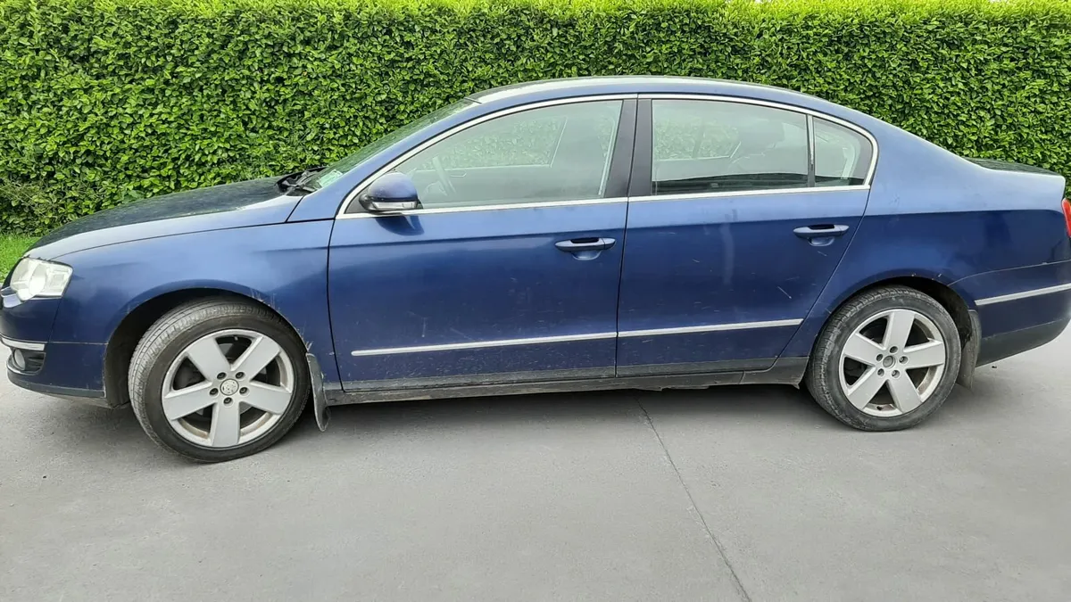 Volkswagen Passat 2009 - Image 1