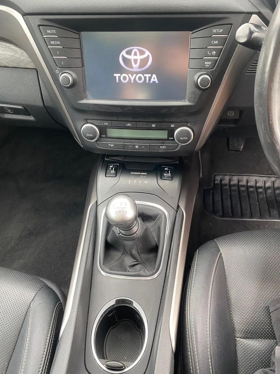Toyota Avensis 2015 - Image 2